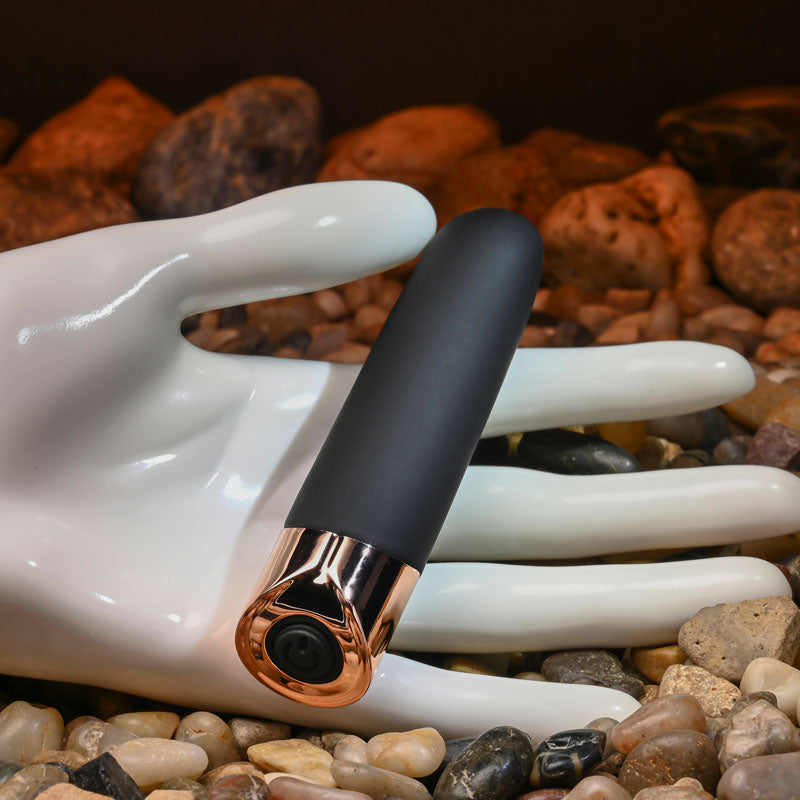 Gender X THE GOLD STANDARD - Black/Rose Gold 10 cm USB Rechargeable Bullet